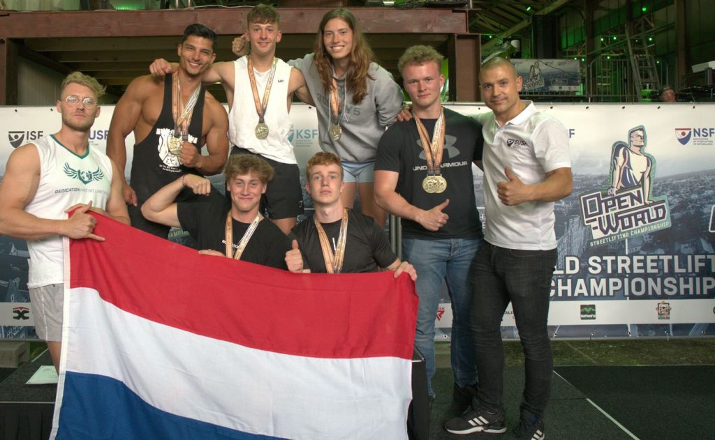 Jan walter with his calisthenics friends at ISF