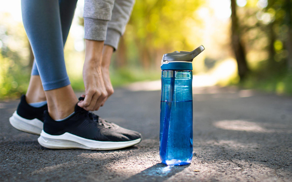 Ways Lemon Water Benefits Athletes