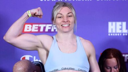 Lauren Price dominates Natasha Jonas, calls for undisputed clash Lauren Price