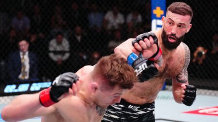 Roman Dolidze avenges prior loss, edges Marvin Vettori at UFC Vegas 104 Roman Dolidze and Marvin Vettori