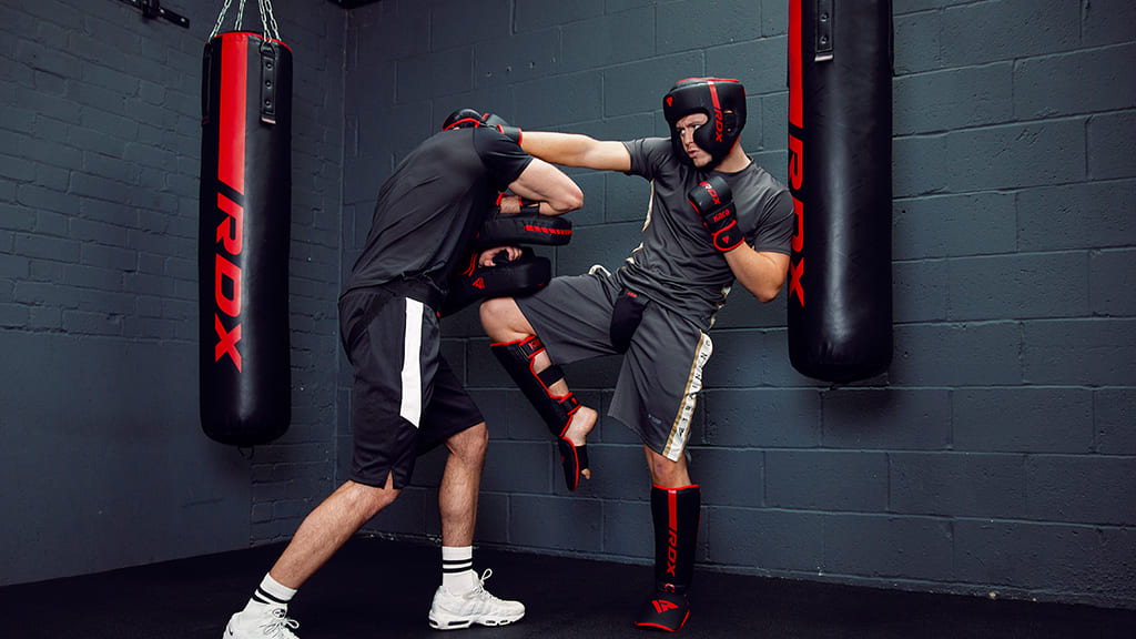 Bob and Weave in Boxing: Guide to Mastering Head Movement & Defense Bob and Weave in Boxing Guide