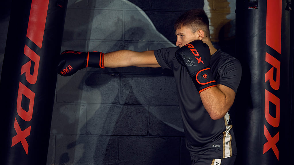 Freestanding vs. Hanging Heavy Bags: A Complete Buyer’s Guide Freestanding vs. Hanging Heavy Bags