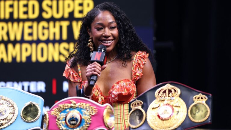 Undisputed champ Alycia Baumgardner relinquishes WBC title to fight three-minute rounds Alycia Baumgardner